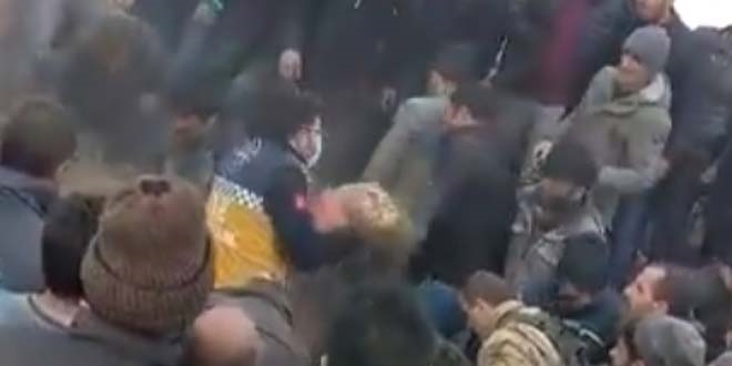 Van'da enkaz altındaki bir çocuk kurtarıldı