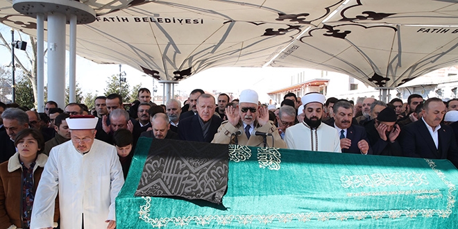 Akif Çağatay Kılıç'ın babası son yolculuğuna uğurlandı