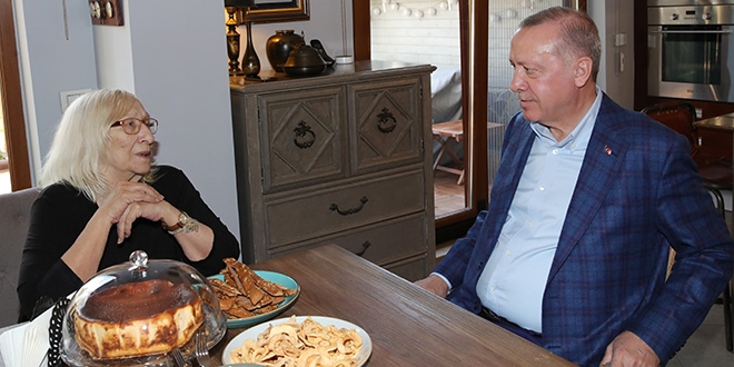 Cumhurbaşkanı Erdoğan yazar Alev Alatlı'yı ziyaret etti