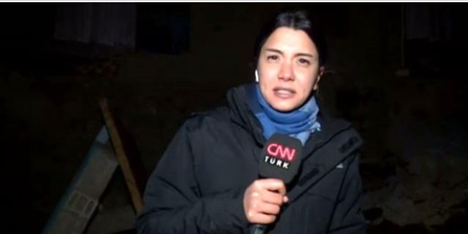 Muhabir canlı yayında depreme yakalandı