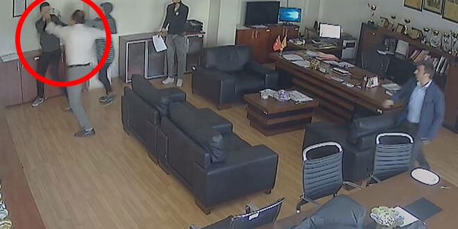 Veli, kızıyla tartışan öğrenciyi müdür odasında dövdü