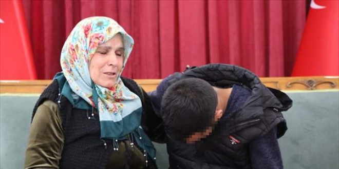 HDP önünde eylem yapan bir aile daha evladına kavuştu