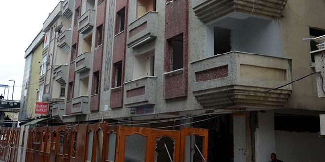 4 ay önce 'kapılı' önlem alınmıştı, hala yıkılmadı