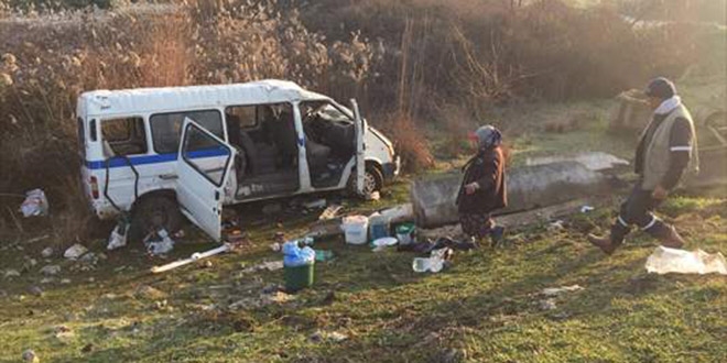 Tarım işçilerini taşıyan minibüs ile otomobil çarpıştı: 1 ölü