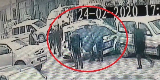 Polis aracı ile otomobil kafa kafaya çarpıştı: 2 polis yaralı