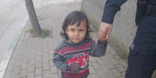Kaybolan çocuk ile polis arasında güldüren diyalog