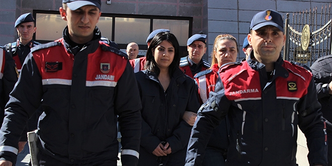 Nişanlısını 'sürpriz' deyip gözlerini kapatarak öldürmüş