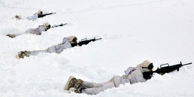 T�rk askerini zorlu k�� �artlar� pes ettirmiyor