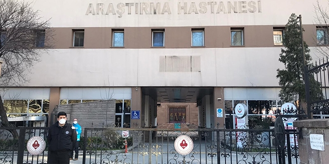 Zekai Tahir Burak Hastanesi içindeki kreşten veliler çocuklarını tahliye etti