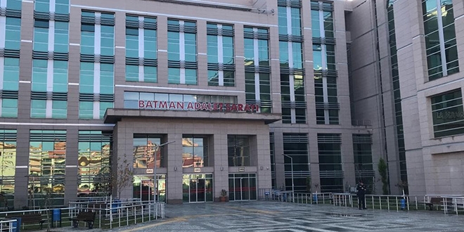Kayyumun işten çıkardığı işçileri, mahkeme iade etti