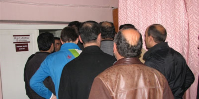 Yaralı askere kan vermek için vatandaşlar hastaneye akın etti