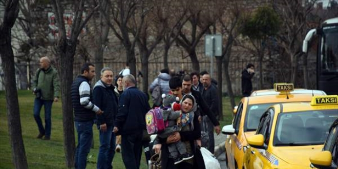 İstanbul'daki göçmenler Avrupa'ya gitmek amacıyla Edirne'ye hareket etti