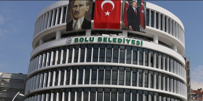 Belediyeden, Avrupaya gitmek isteyen mültecilere ücretsiz otobüs