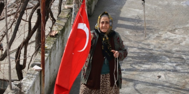 Belediyeden vatandaşlara 'Türk Bayrağı asın' anonsu