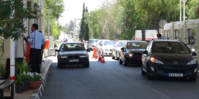 Güney Kıbrıs, KKTC ile olan sınırını geçişlere kapattı