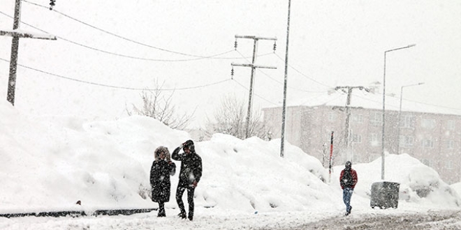 Bitlis'te kar ya etkili oluyor