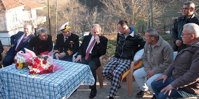 İdlib'de yaralanan iki asker, evlerine getirildi