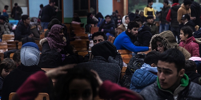 Göçmenlerin için düğün salonunun kapıları açıldı