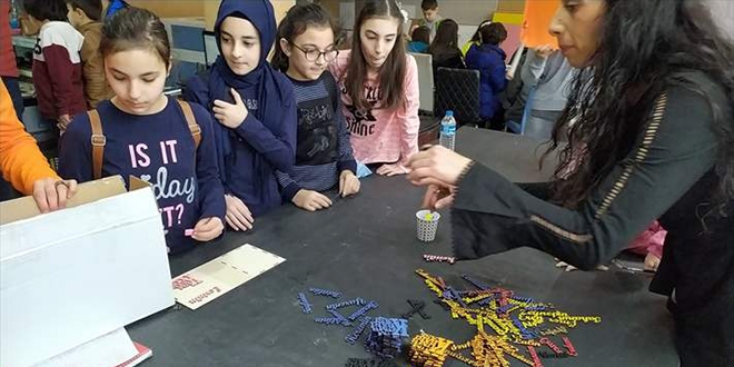 KOSGEB desteğiyle açtıkları iş yerinde hem üretiyorlar hem de öğretiyorlar