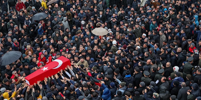 Cenaze namazı ikinci kez kılındı, eski bakan açıklama yaptı