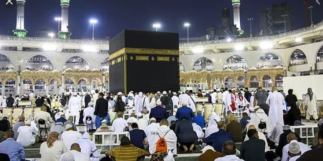 Suudi Arabistan virüs nedeniyle vatandaşlarının umre ziyaretlerini durdurdu