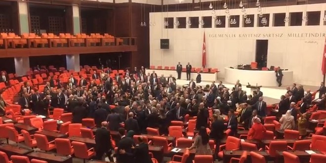 TBMM'de vekiller arasında büyük kavga