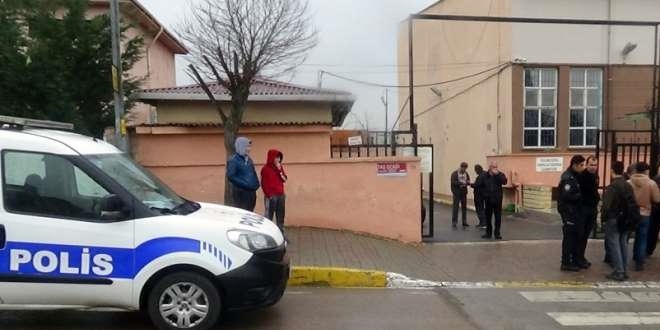 Pendik'te lise öğrencileri arasında bıçaklı kavga: 3 yaralı