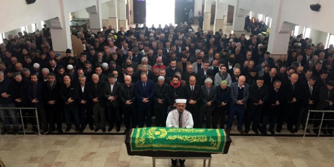 Ak Parti'li Yılmaz'ın babası, toprağa verildi
