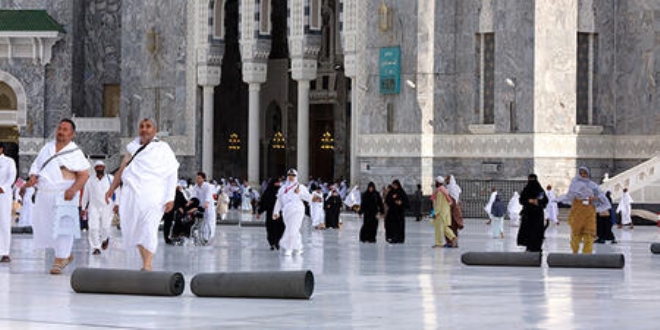 Arabistan, Kabe'nin etrafındaki tavaf alanını kapatıyor