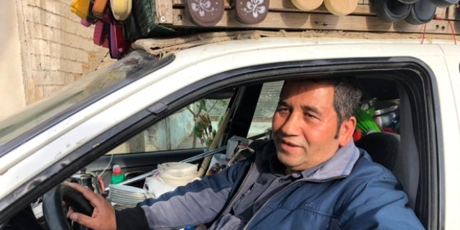 Arkadaş kurbanı oldu! Aracını züccaciye dükkanına çevirdi