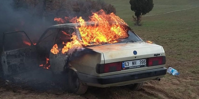 Babasına kızdı, otomobili ateşe verdi
