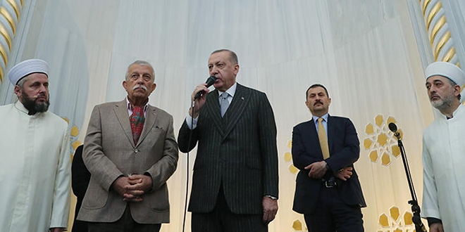 Erdoğan: Öpüşme, tokalaşma ve sarılmaları erteleyelim