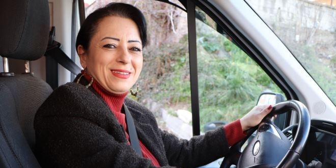 Samsun'un tek kadın servis şoförü öğrencilerin gözdesi