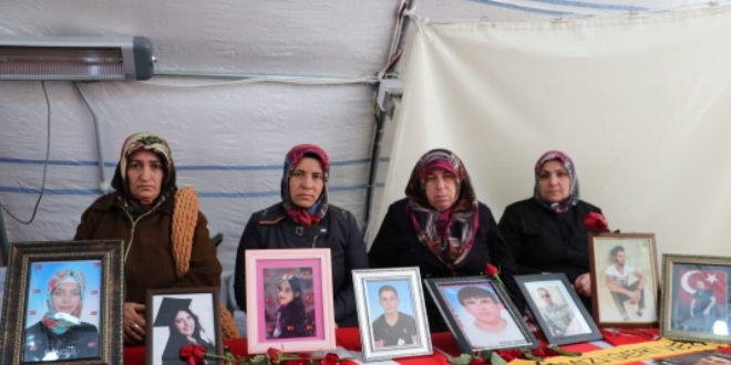 Diyarbakır annelerinin oturma eylemine bir aile daha katıldı