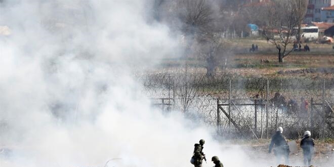 Yunan polisi gaza boğdu UMKE ekipleri kurtardı
