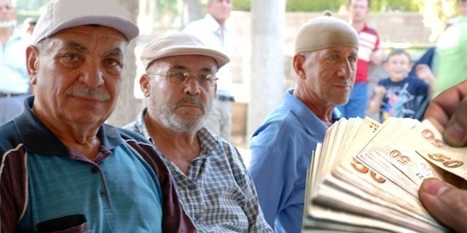 Emekliler özel bankalardan promosyon çıtasının 'şartsız' yükseltilmesini bekliyor