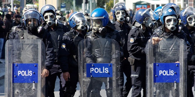 stiklal'de yrmek isteyen gruplara polis izin verilmedi