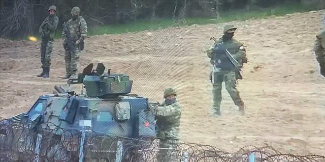 Yunan askerlerinin meskun mahal gözetmeden ateş etmesi görüntülendi