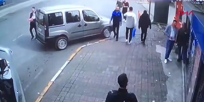 Beyoğlu'nda polisten kaçan şüpheli ortalığı birbirine kattı