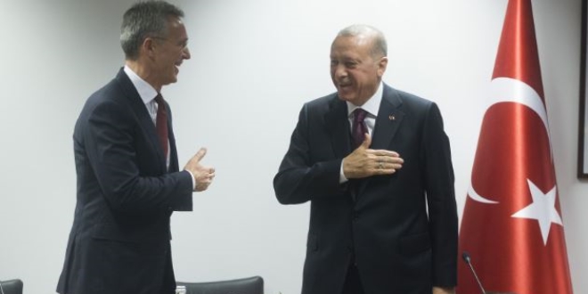 Erdoğan ile Stoltenberg, koronavirüs nedeniyle tokalaşmadı