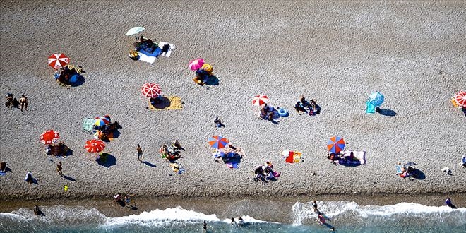 Bakan Ersoy'dan Antalya'ya iki halk plaj mjdesi