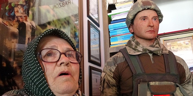 Şehidin balmumu heykeli annesine hediye edildi