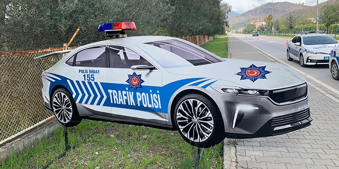'Türkiye'nin Otomobili' maket trafik polis aracı oldu