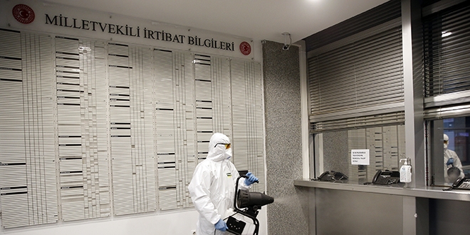 Meclis'te koronavirüs için dezenfeksiyon yapıldı