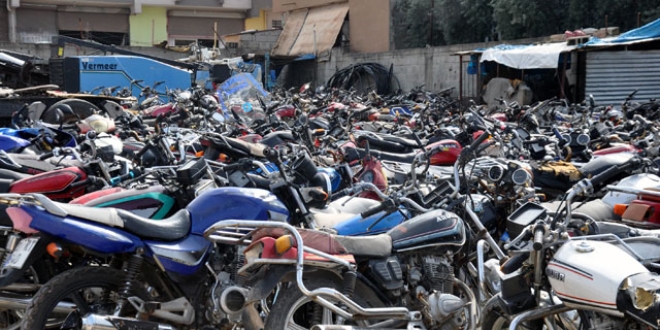 8 milyon liralık servet yediemin otoparkında çürüyor