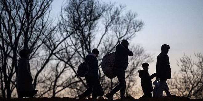 AB'den Yunan adalar�ndaki m�ltecilere 'para' teklifi