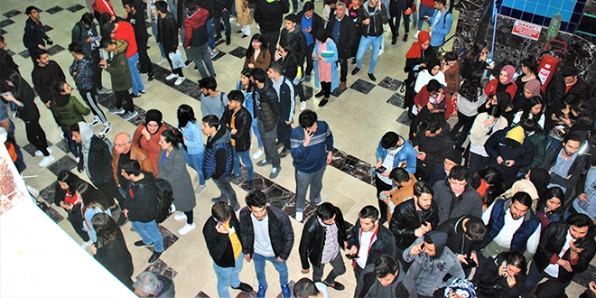 Otogarlarda bilet yoğunluğu