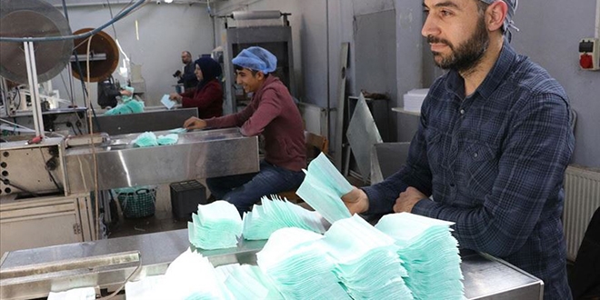 Yozgat'taki maske fabrikası üretimini artırdı