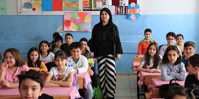Özlem öğretmen, öğrencilerinin sevgisiyle kanseri yendi