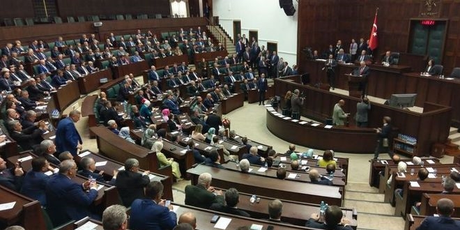 AK Parti grup toplants da ertelendi